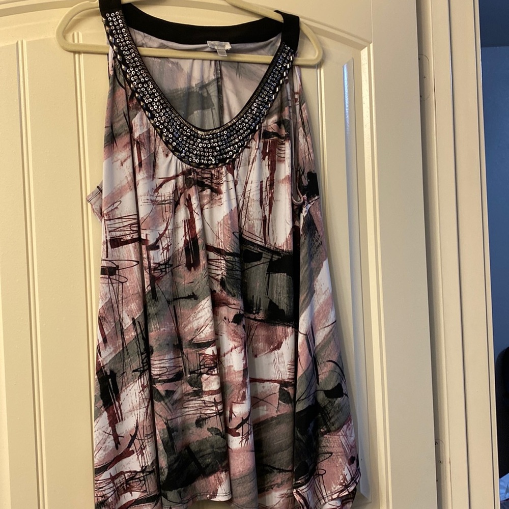Sleeveless shirt